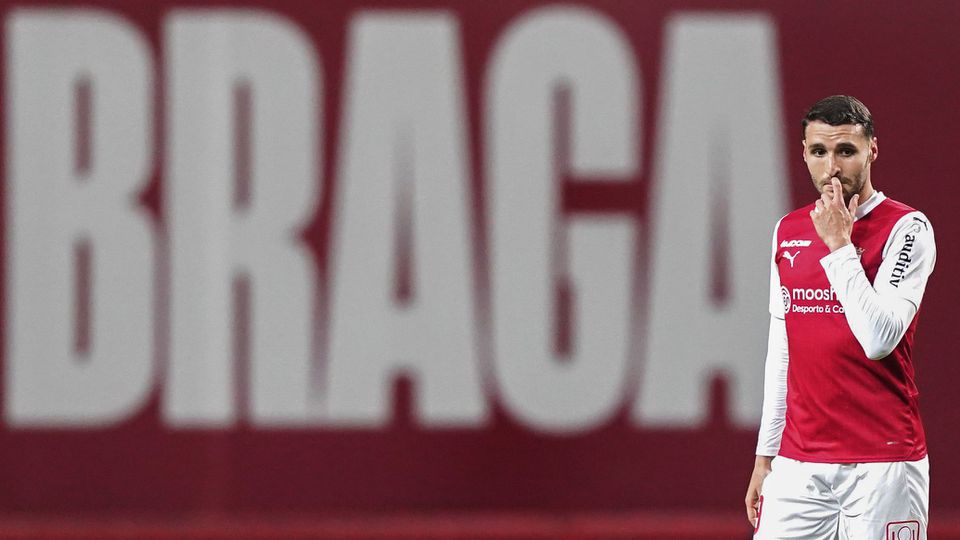 SC Braga: Abel Ruiz ameaça Simon Banza