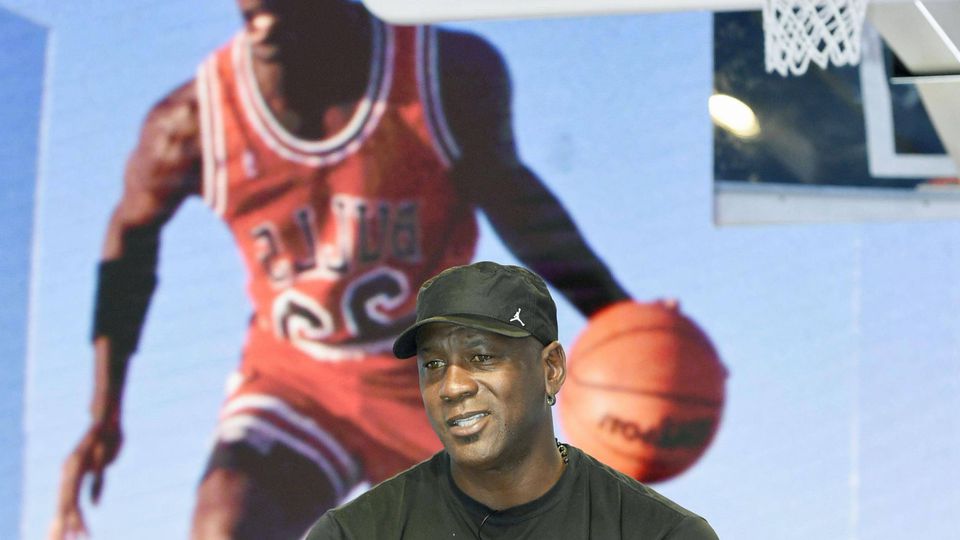 Michael Jordan numa visita ao Japão