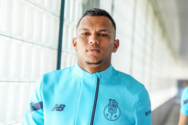 Mercado (oficial): Pedro Caixinha recebe jogador do FC Porto