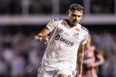 Tiquinho Soares em ação pelo Santos