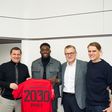 Alphonso Davies renovou contrato com o Bayern (Bayern Munique)
