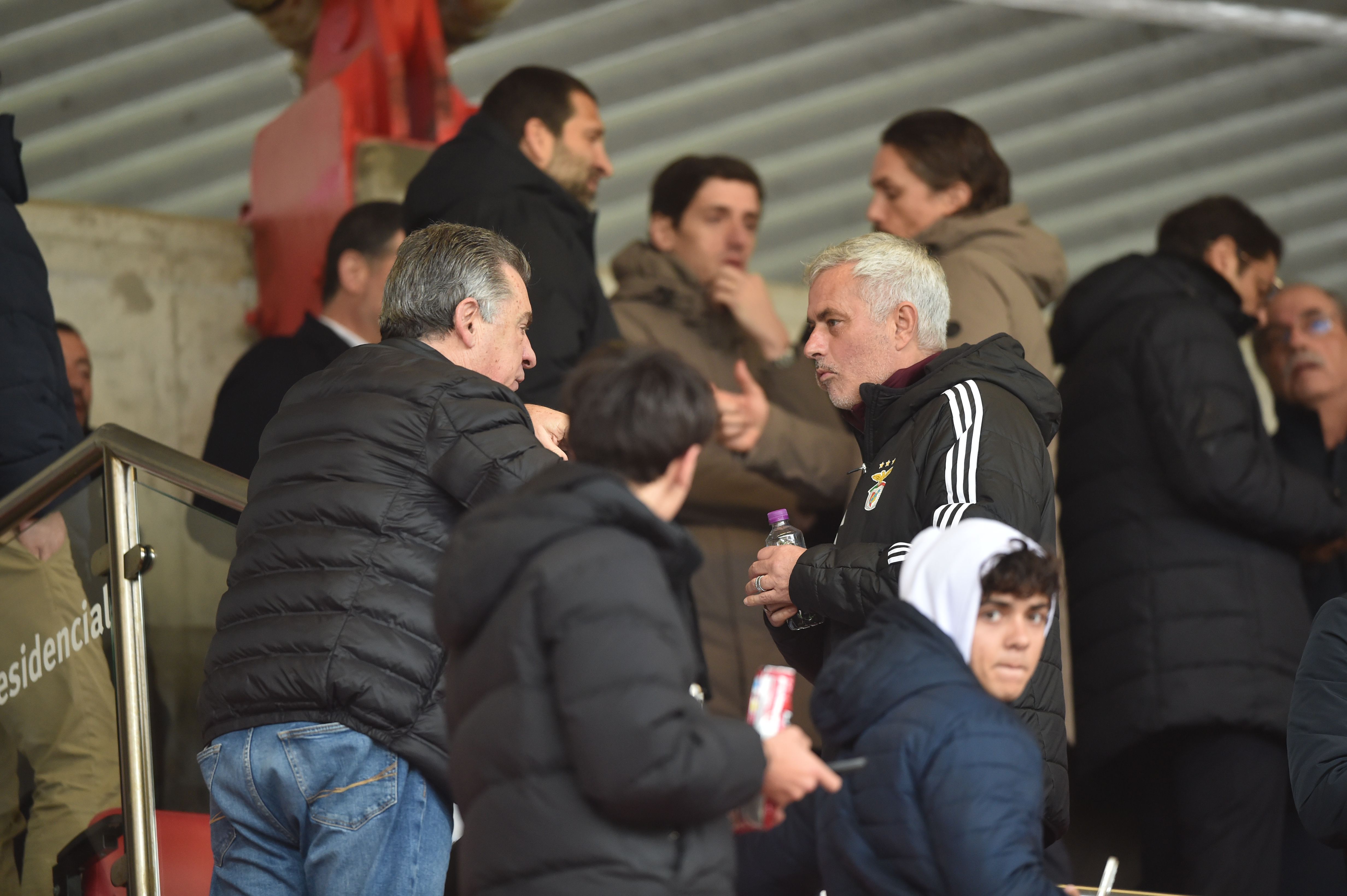 Mourinho ao intervalo - Foto: Miguel Nunes