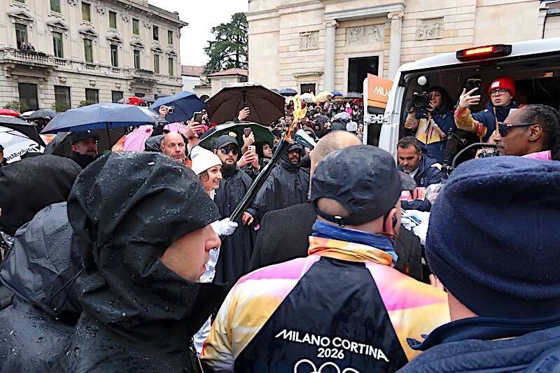 Surpresa: era Snoo Dog - Foto: X/@milanocortina2026