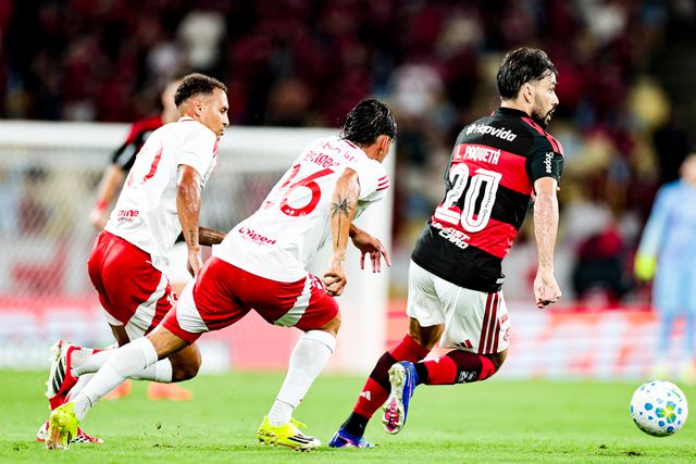 Lucas Paquetá foi titular