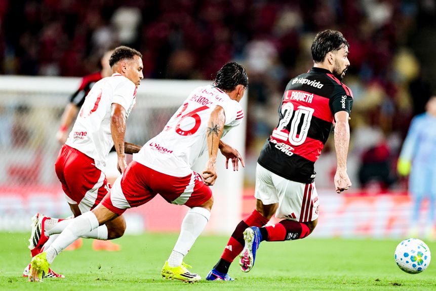 Lucas Paquetá foi titular