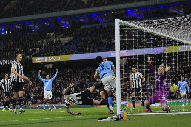 Manchester City domina e está na final da Taça da Liga de Inglaterra