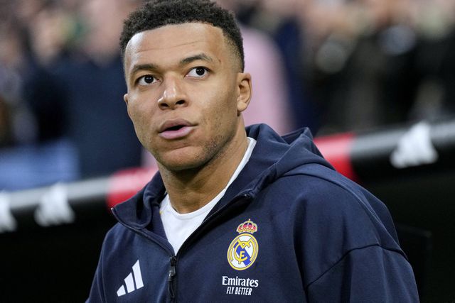 Mbappé apanhado em Paris com uma das atrizes do momento e adeptos não gostam