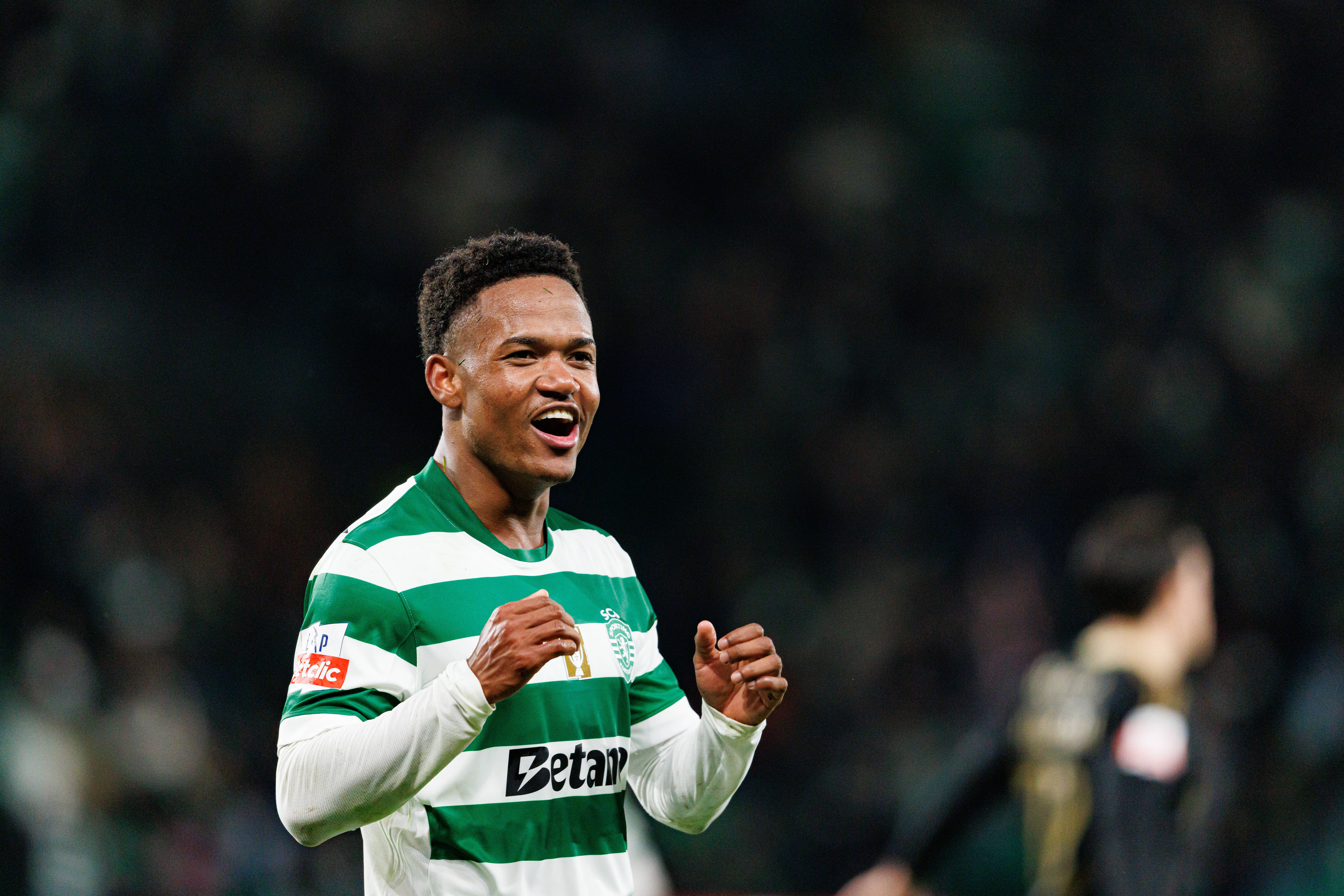 Geny Catamo, embalado com golos e boas exibições, joga a partir da direita  - Foto: IMAGO