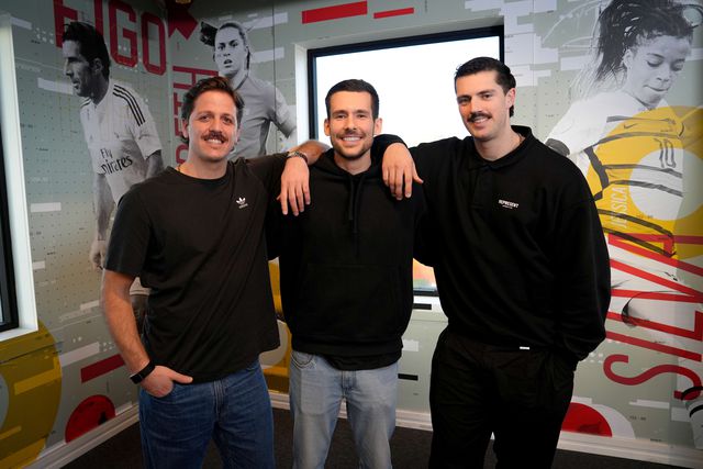 António Areia, Gustavo Capdeville e Salvador Salvador visitaram A BOLA depois do Euro2026. Foto ABOLA