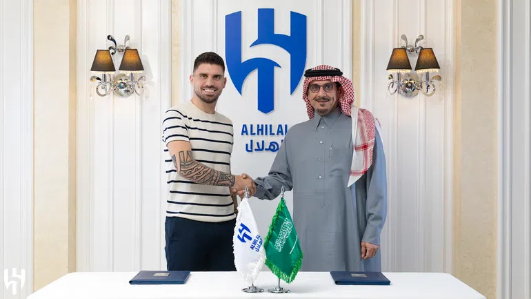 Rúben Neves é exceção à regra e renovou contrato com o Al Hilal até 2029 - Foto: Al Hilal