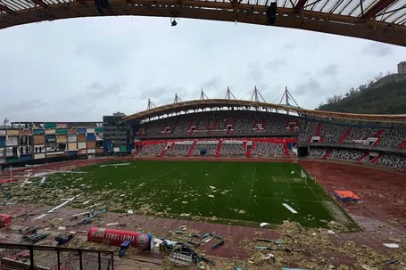 O Estádio Dr. Magalhães Pessoa foi bastante afetado pela tempestade 'Kristin'. O recinto está a ser recuperado para que a todos possa voltar a servir - Foto: D. R.