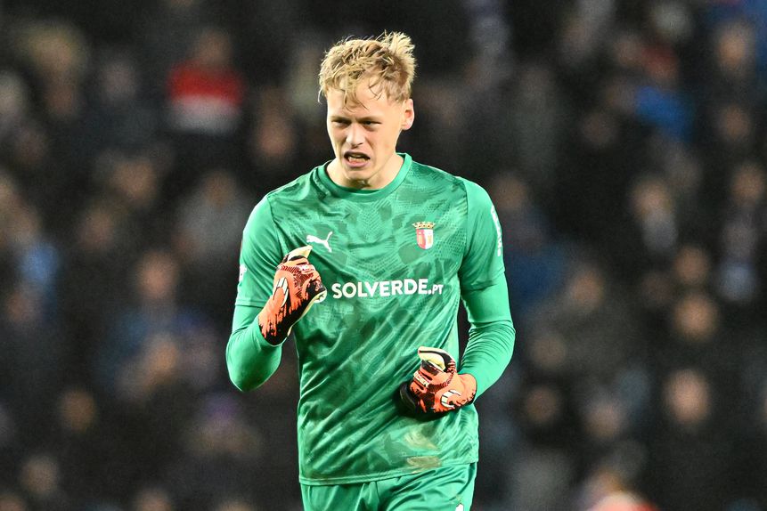 Guarda-redes checo, de apenas 23 anos, não sofreu golos em 19 dos 36 jogos que soma esta época