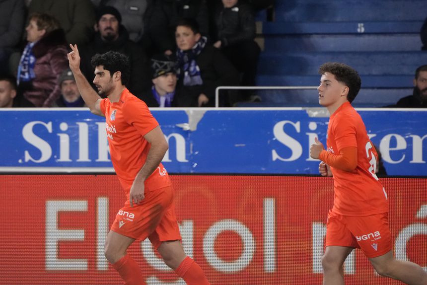 Gonçalo Guedes assistiu e marcou na vitória da Real Sociedad - Foto: Adrian Ruiz Hierro/EFE