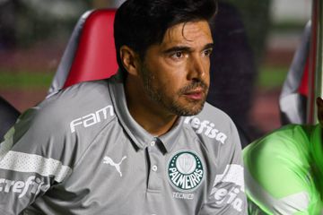 Palmeiras quer processar diretor do São Paulo por xenofobia contra Abel Ferreira