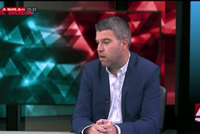 «O que falta ao Benfica? O treinador acordar»