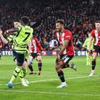 Arsenal goleia Sheffield United e continua a lutar pelo topo