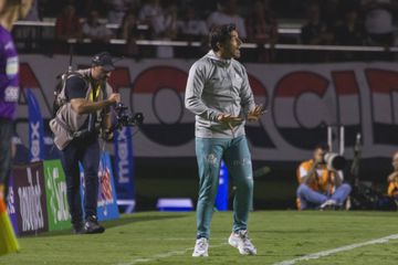 Presidente do São Paulo ‘atira-se’ a Abel Ferreira: «Chega de apitar os jogos»