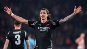 Arsenal passou com o trator por cima do PSV em Eindhoven