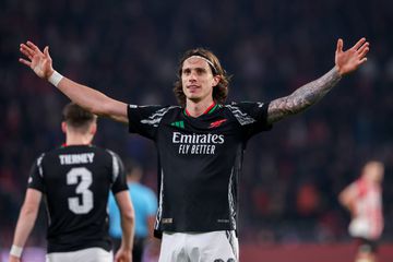 Arsenal passou com o trator por cima do PSV em Eindhoven