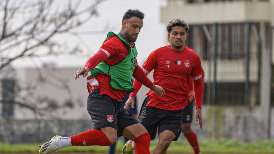 Luís Rocha durante uma sessão de treino do Santa Clara