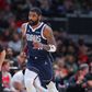 Kyrie Irving sofre lesão grave e não joga mais esta época