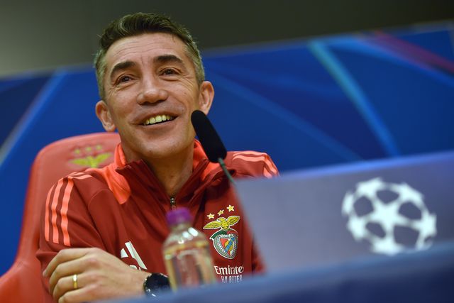 Bruno Lage fala aos jornalistas durante a antevisão do jogo entre o Benfica e o Barcelona da segunda mão dos oitavos de final da Liga dos Campeões