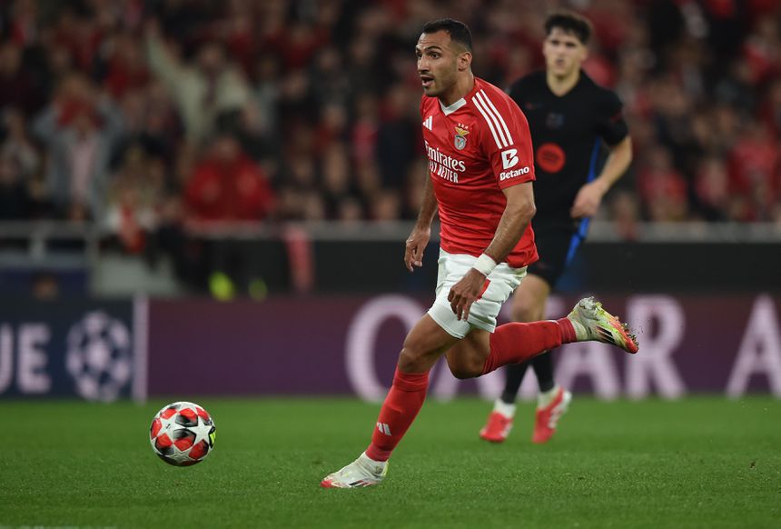 Pavlidis foi o grande protagonista do último Benfica-Barcelona para a UEFA Champions League ao apontar três golos. Nesta quarta-feira, os dois emblemas voltam a medir forças, agora na primeira mão dos oitavos de final da Champions