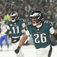 Saquon Barkley corre no meio da neve, durante um jogo dos Philadelphia Eagles