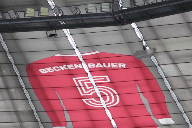 A arrepiante homenagem do Bayern a Beckenbauer