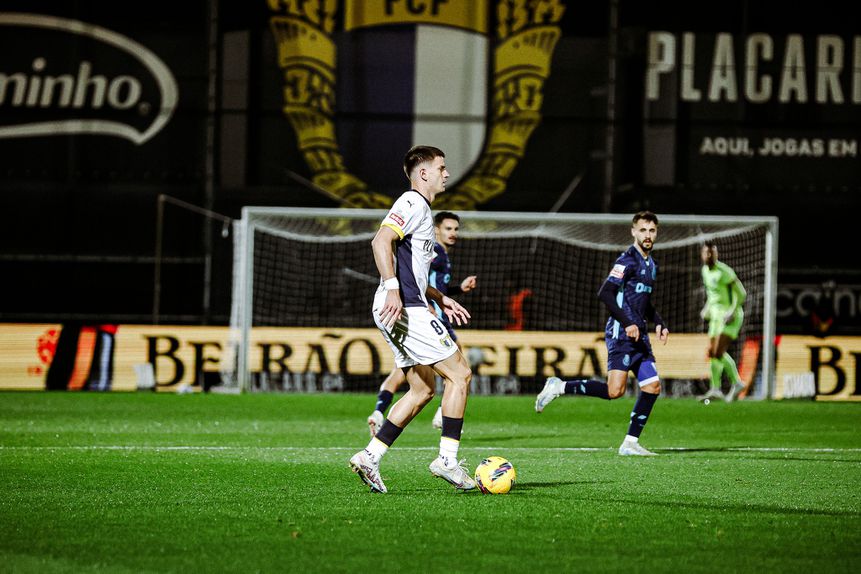 Mirko Topic pegou de estaca no Famalicão, clube ao serviço do qual cumpre a segunda temporada, e sonha com o regresso à seleção da Sérvia