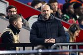 Peter Bosz, treinador do PSV, frustrado com a derrota pesada em casa com o Arsenal