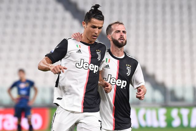 Miralem Pjanic com Cristiano Ronaldo na Juventus