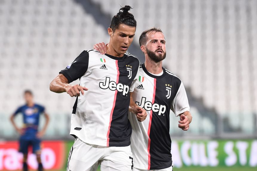 Miralem Pjanic com Cristiano Ronaldo na Juventus