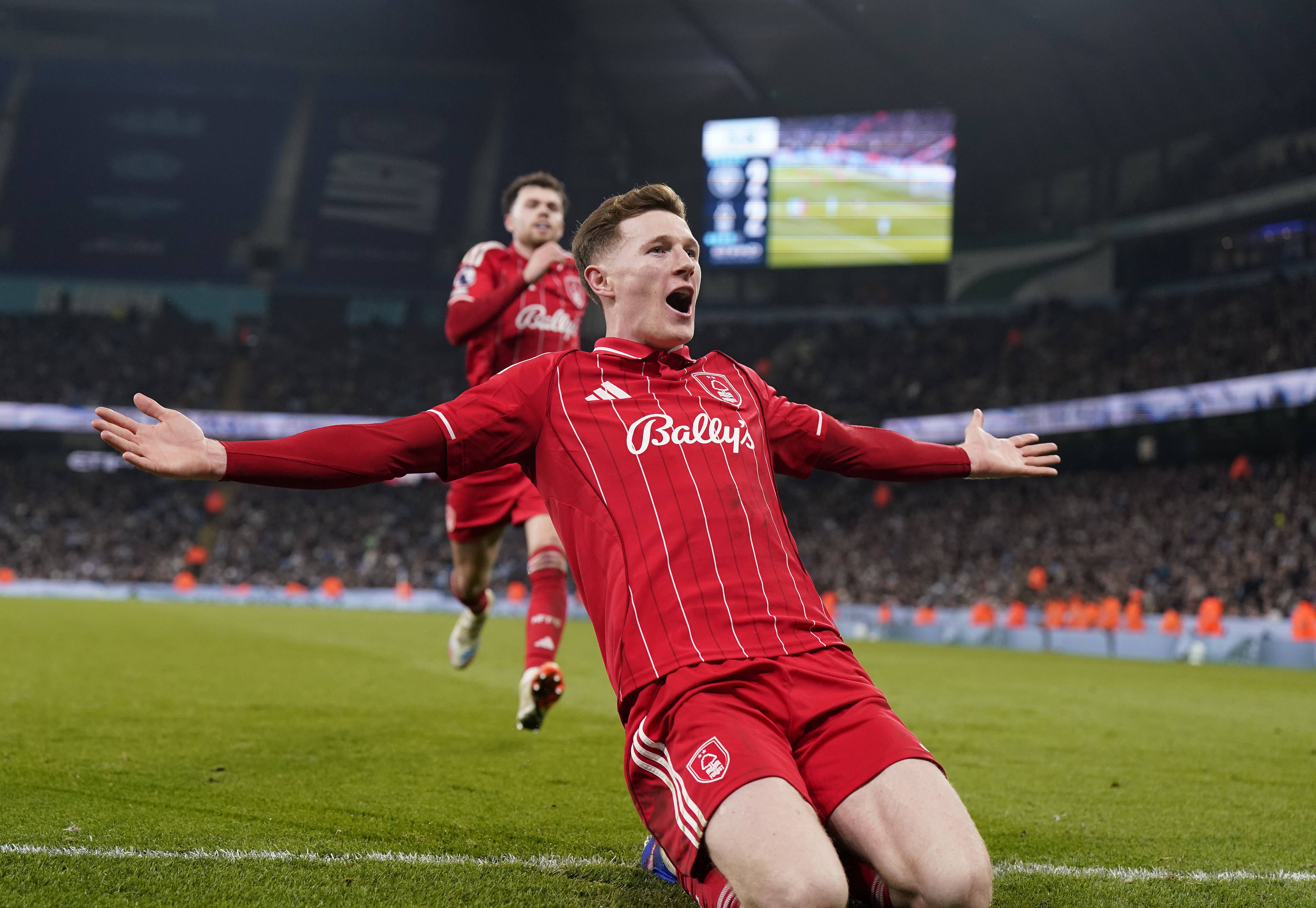 Elliot Anderson deu a machadada final no jogo com um golaço