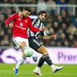 Newcastle com menos um acaba com série invicta do Man. United