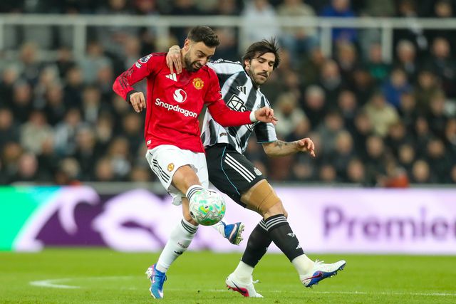 Newcastle com menos um acaba com série invicta do Man. United