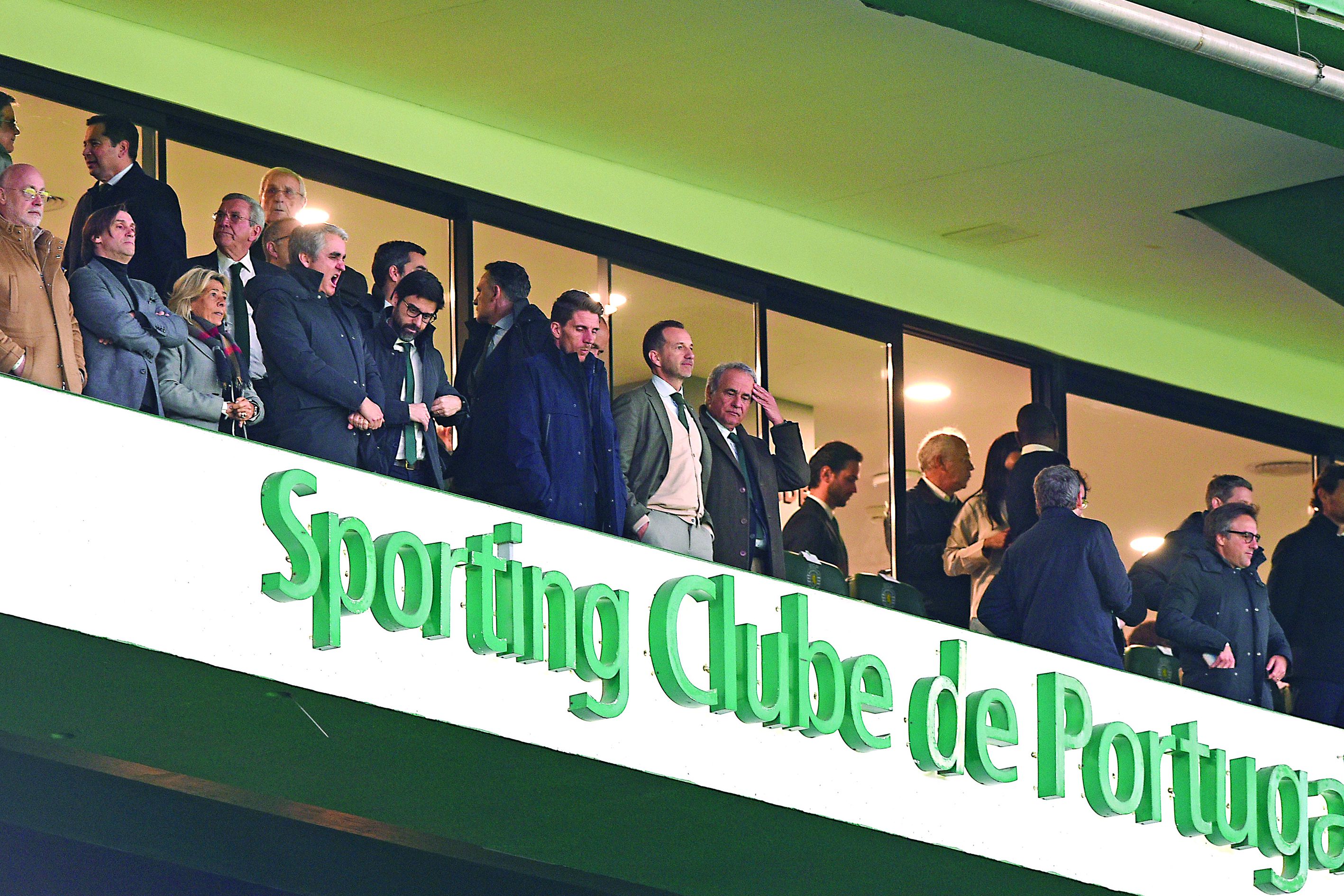 Frederico Varandas na tribuna presidencial antes do jogo entre Sporting e FC Porto — Foto: Sérgio Miguel Santos