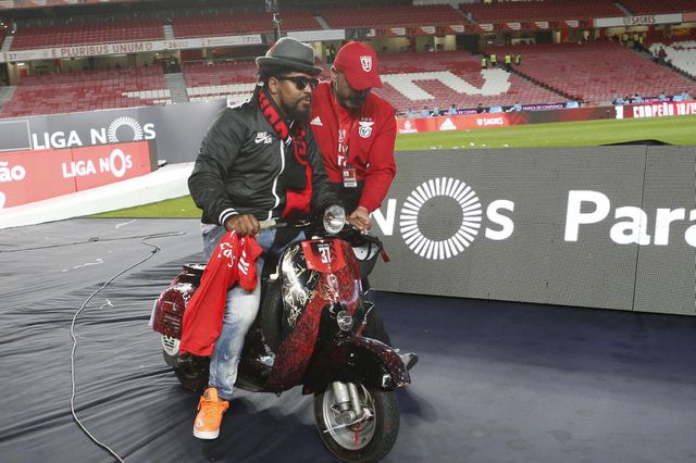 Eliseu, antigo lateral-esquerdo do Benfica, nos festejos do título em maio de 2019