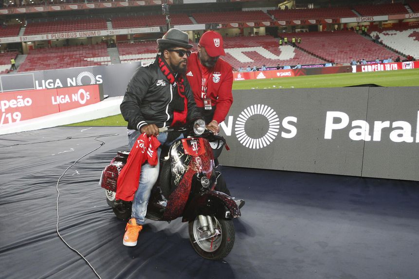 Eliseu, antigo lateral-esquerdo do Benfica, nos festejos do título em maio de 2019