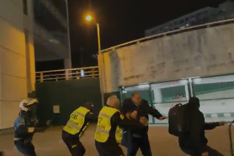 Confusão na saída da comitiva do FC Porto de Alvalade