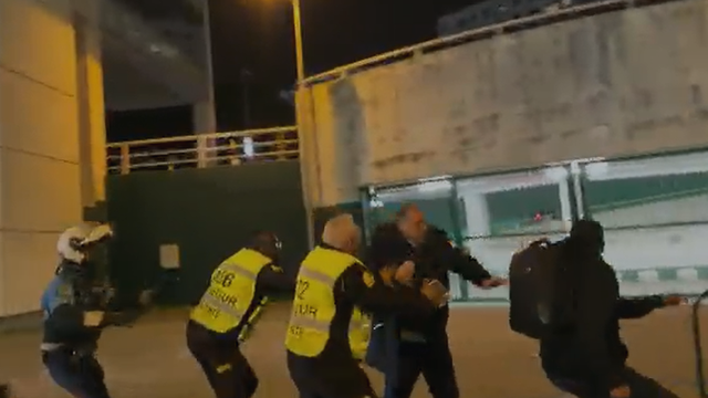 Confusão na saída da comitiva do FC Porto de Alvalade