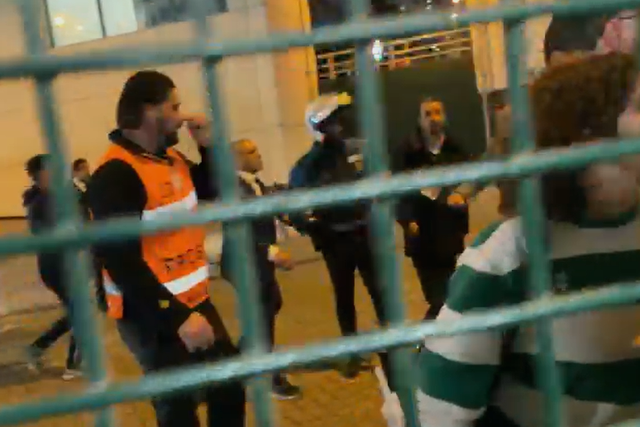 Confusão na saída da comitiva do FC Porto de Alvalade