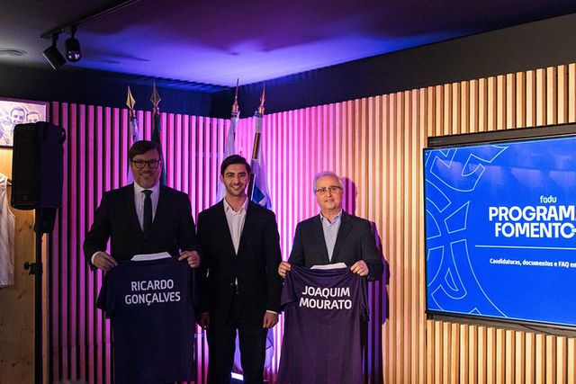 Ricardo Gonçalves, presidente do Conselho Executivo do IPDJ, com Diogo Braz, presidente da FADU e Joaquim Mourato, Diretor-geral do Ensino Superior - Foto: D. R.