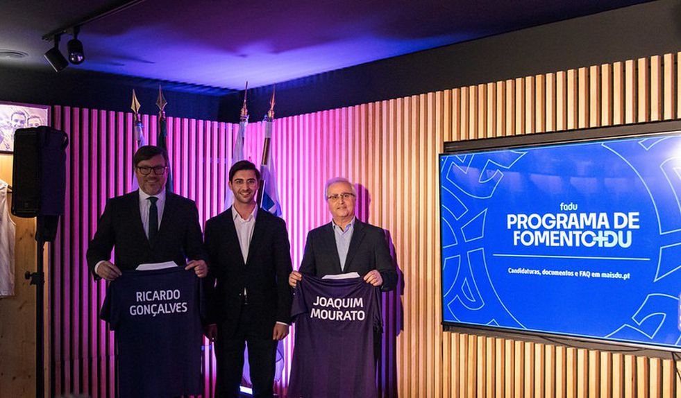 Ricardo Gonçalves, presidente do Conselho Executivo do IPDJ, com Diogo Braz, presidente da FADU e Joaquim Mourato, Diretor-geral do Ensino Superior - Foto: D. R.