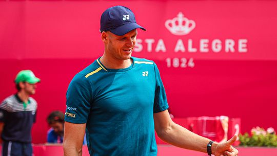 Estoril Open: Hurkacz é primeiro tenista nos quartos de final