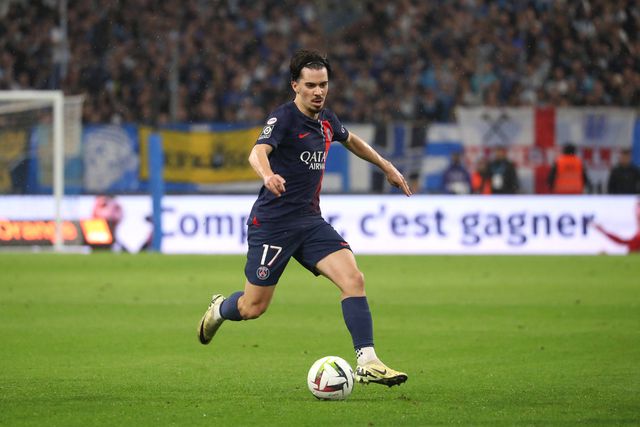 Camisola de Vitinha vai ser leiloada para ajudar associações de caridade