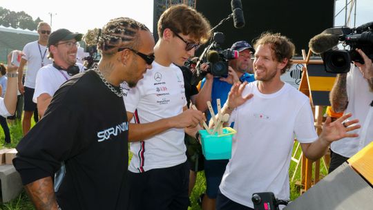 Hamilton admite que Vettel seria «uma opção fantástica» para a Mercedes
