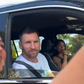 Messi pára o carro para tirar fotografia com adeptos