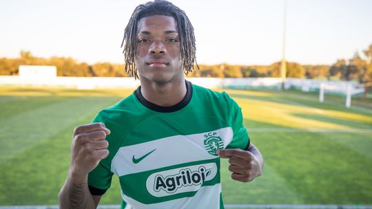 Sporting: Daniel Costa assina contrato profissional