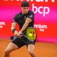 Estoril Open: Fucsovics bate Monfils e fecha elenco dos quartos de final